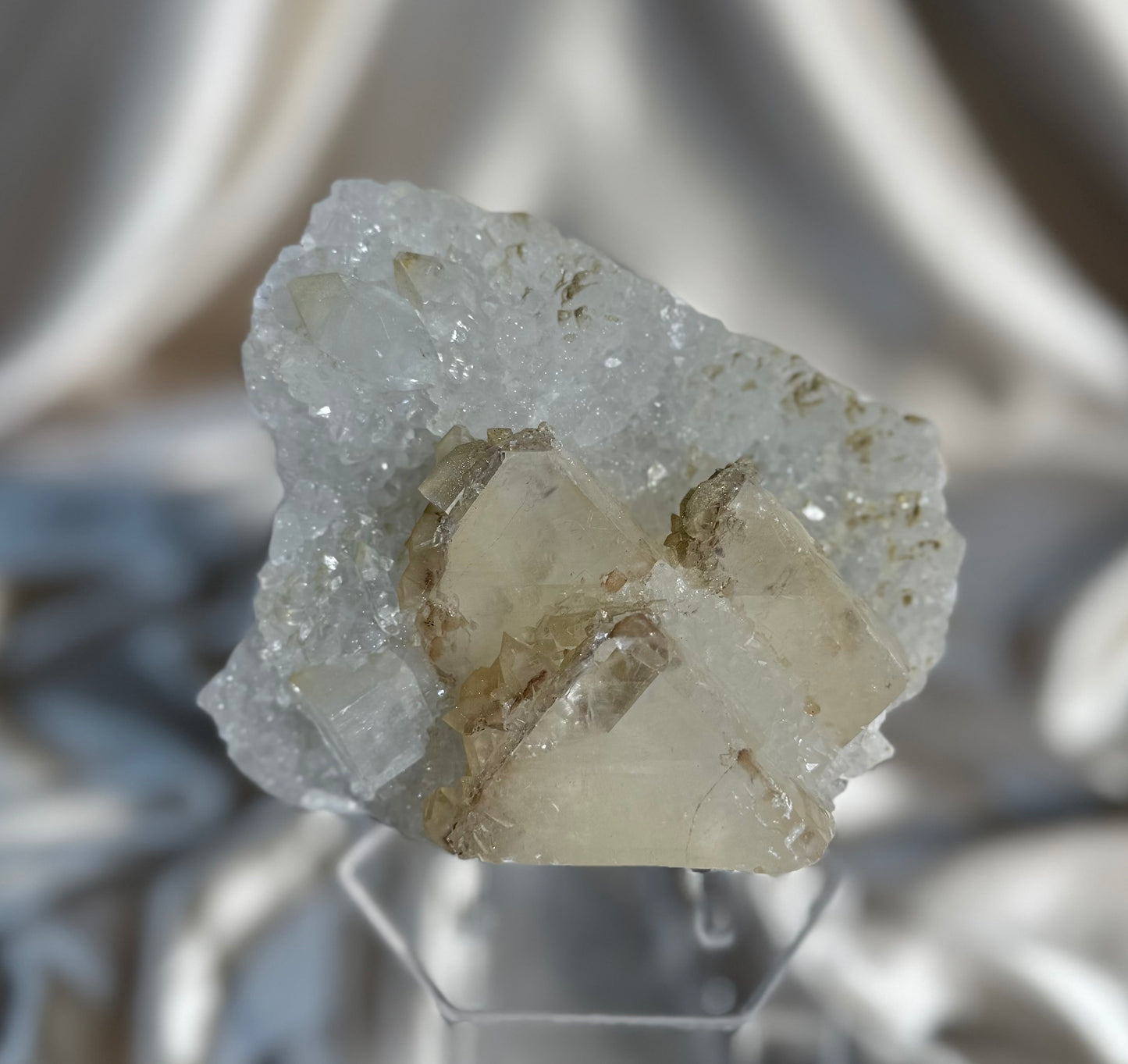 Stacked Calcites on Quartz