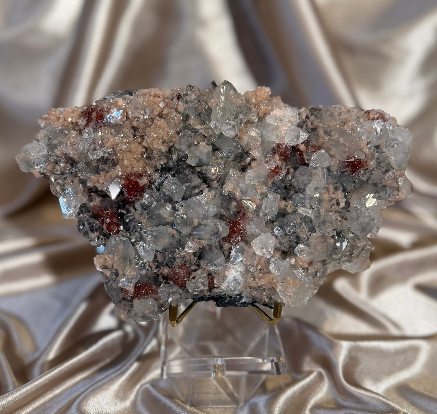 Red Heulandite on Diamond Apophyllite B