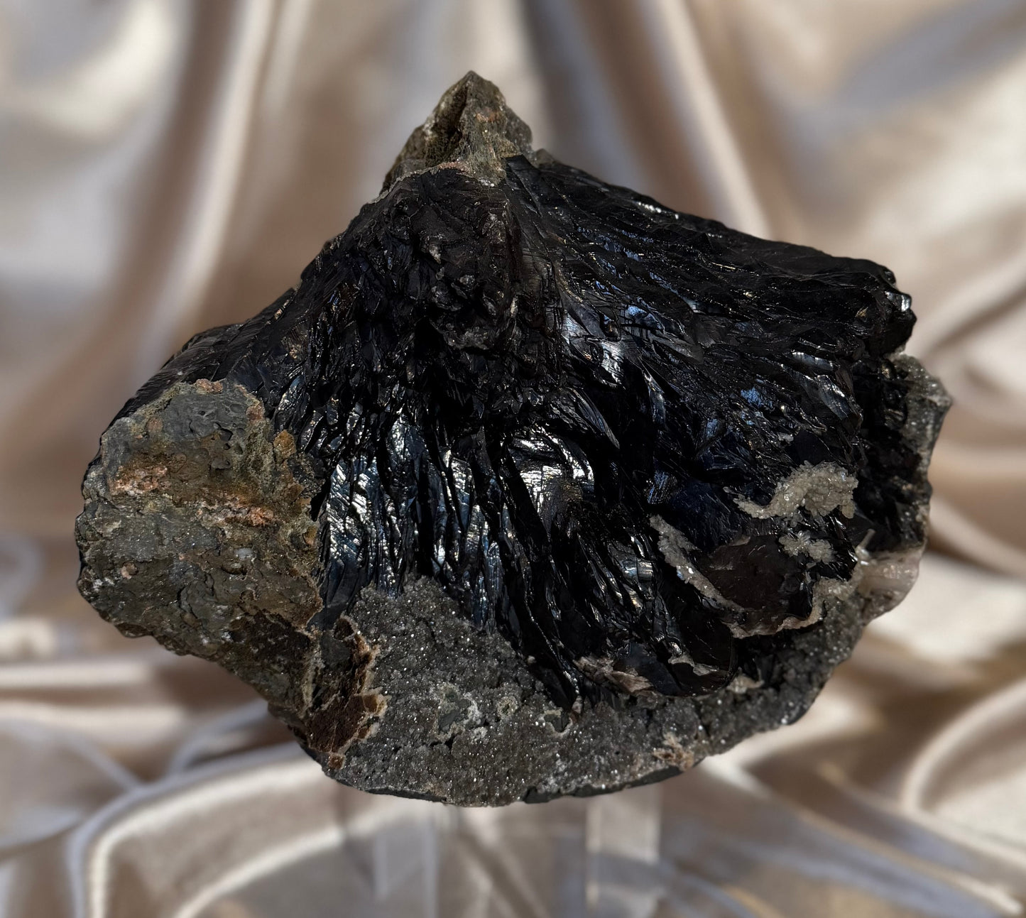 Black Calcite on Micro-Heulandite