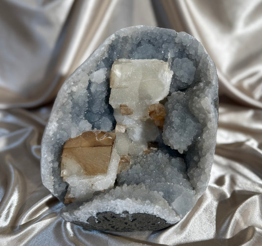 XL Calcite on Blue Quartz