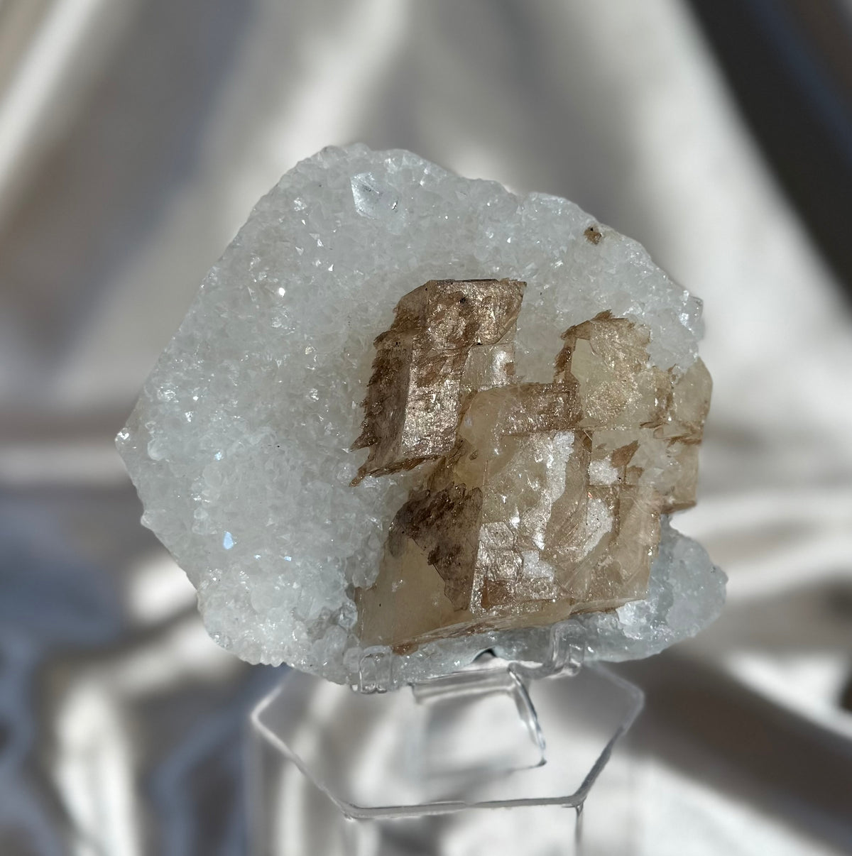 Calcita Inca Honey Calcite on Quartz with Apophyllite D – Ettore's Gems