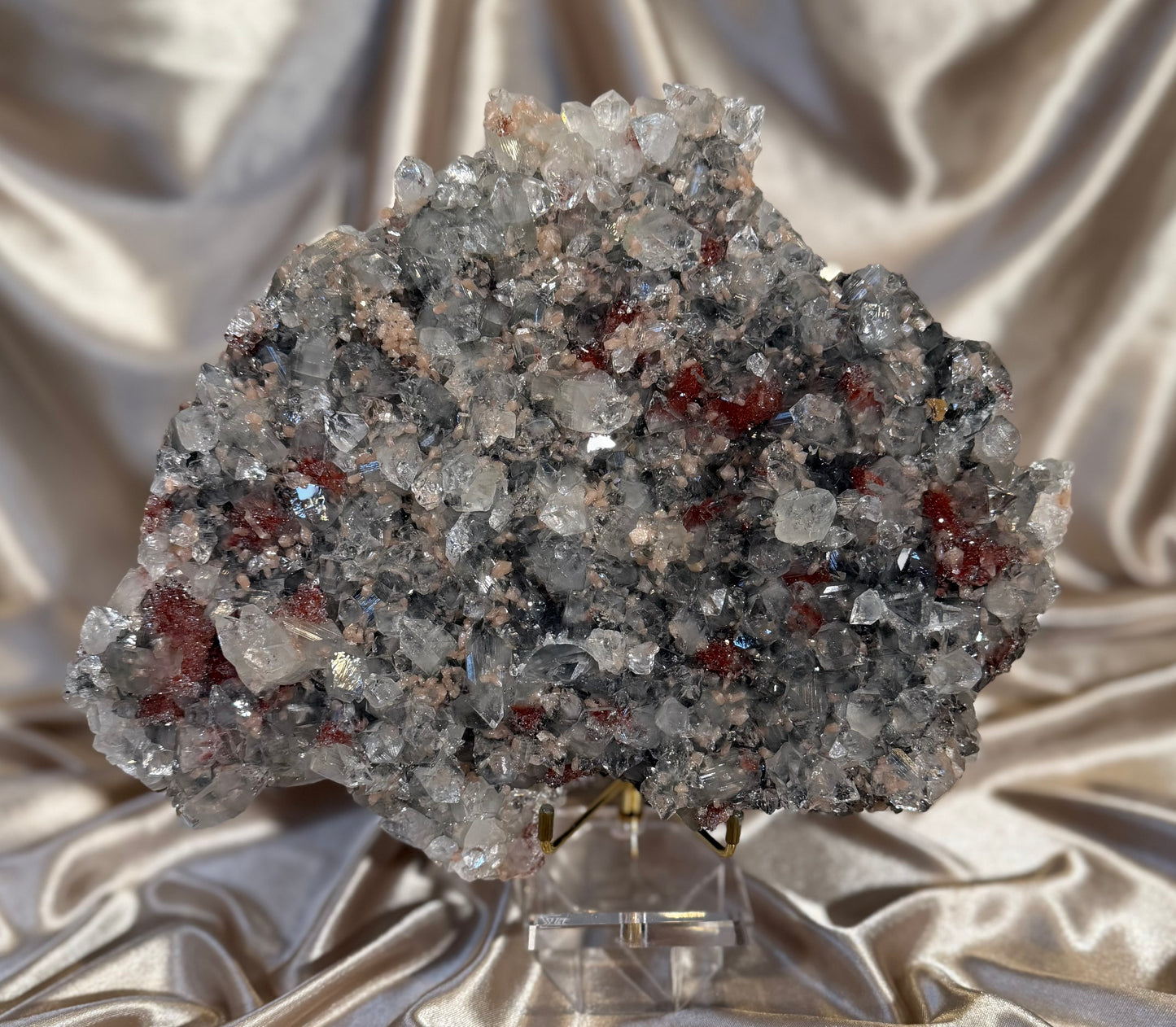 Red Heulandite on Diamond Apophyllite A