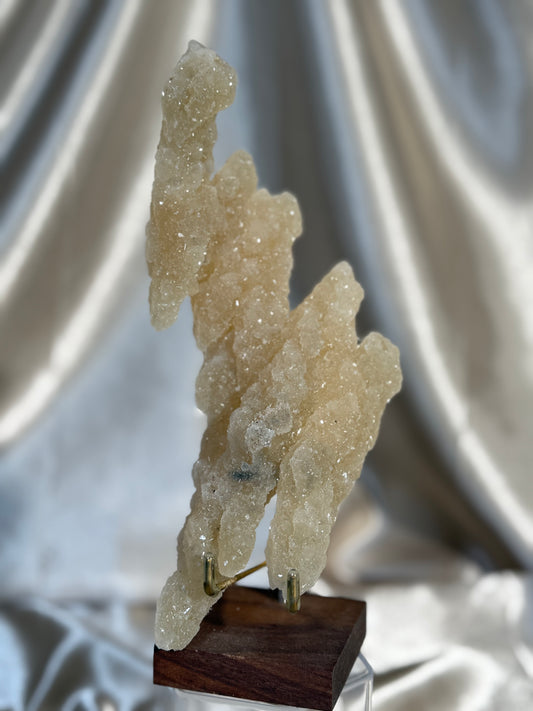 “Lightning bolt” Calcite Formation