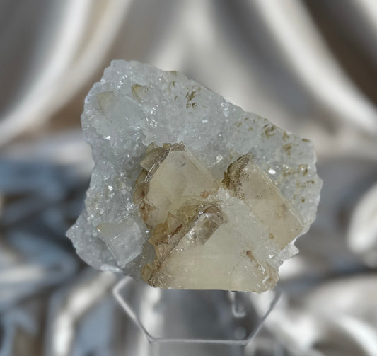 Stacked Calcites on Quartz