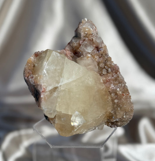 Stellerite with Calcite D